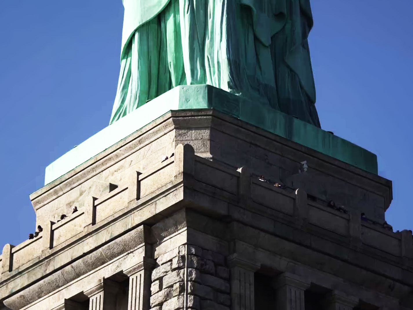 statue-pedestal