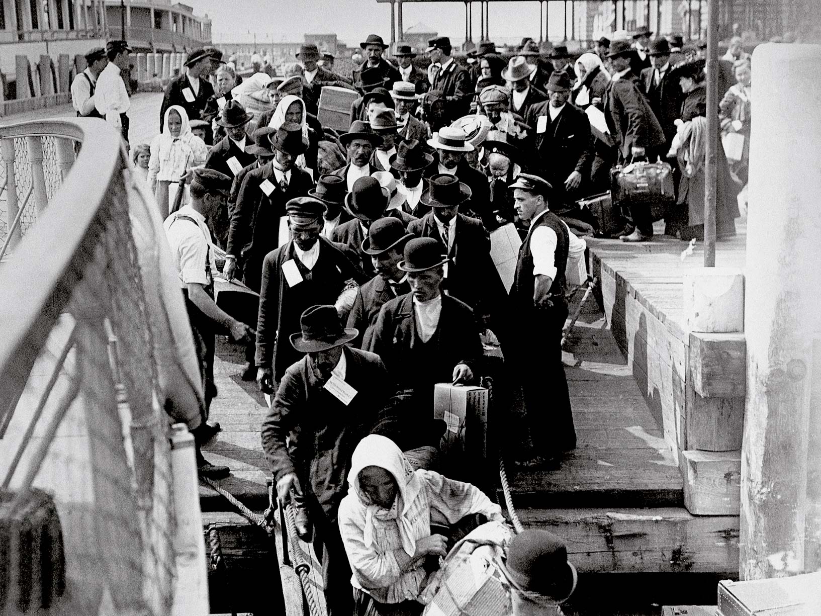 immigrants arriving at Ellis Island