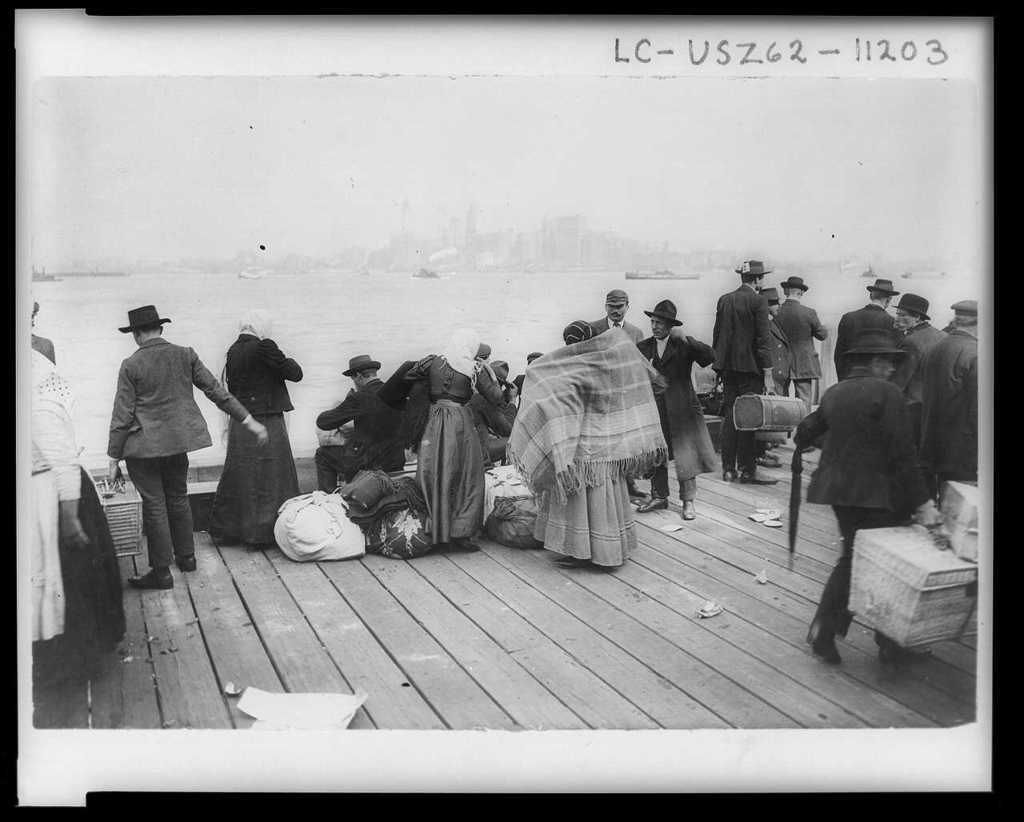 immigrants-waiting-to-be-transferred-ellis-island-