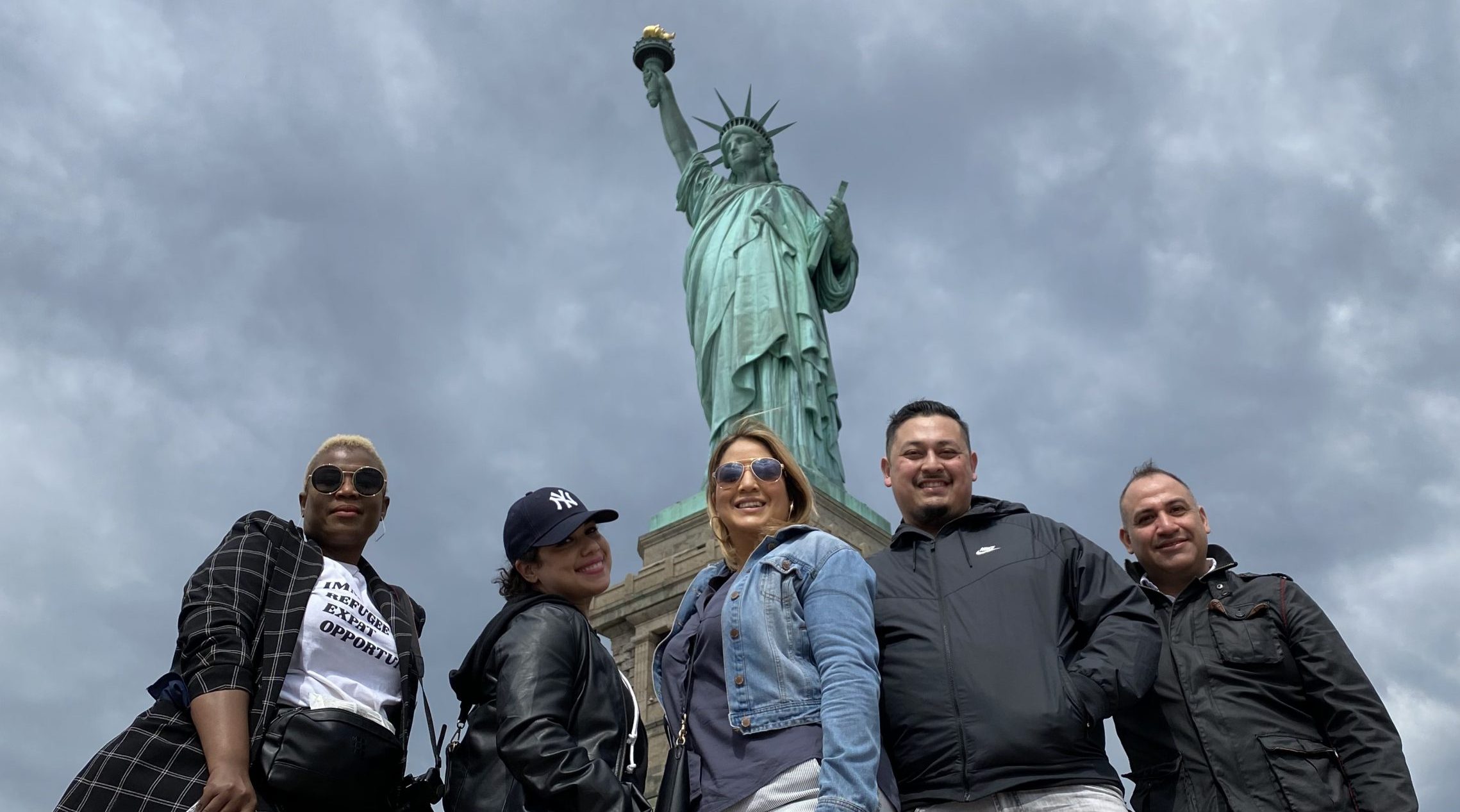 Group photo in front of the statue